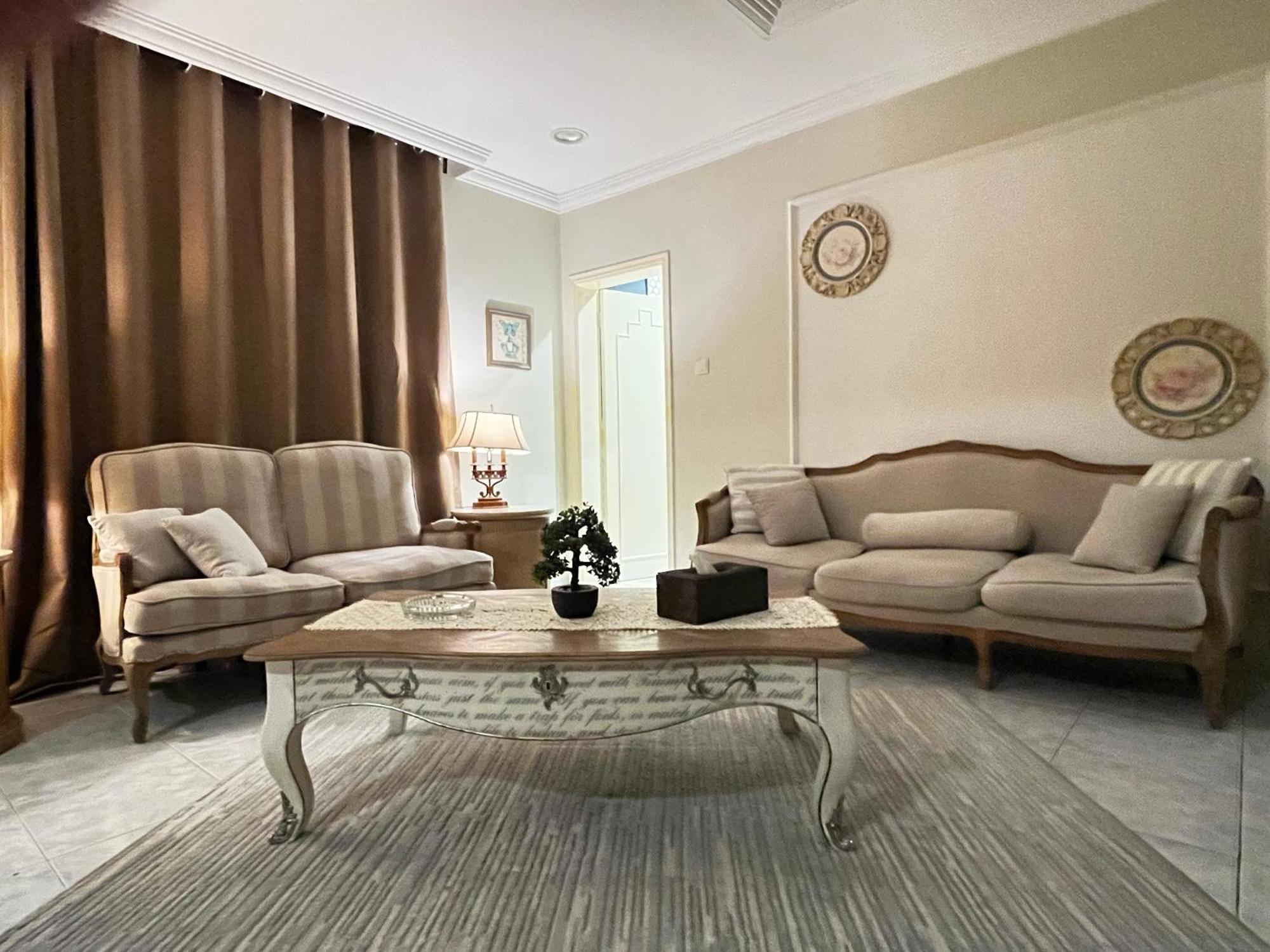 Ferienhaus Brightful And Joyful 4 Bedroom Dubai